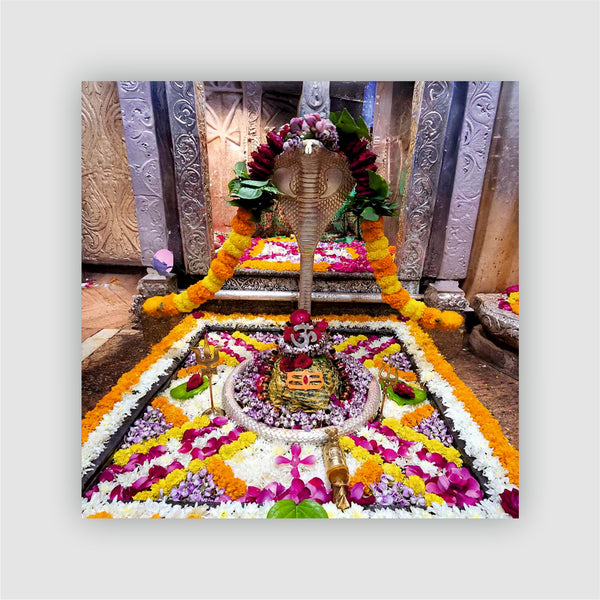 Smaran Omkareshwar Jyotirlinga Wooden Fridge Magnet | Sacred Deity Shrine Interior with Colorful Petals | 3x3 Inch Spiritual Refrigerator Decor for Home Kitchen & Gift