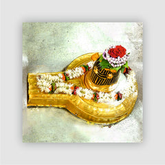 Smaran Kashi Vishwanath Jyotirlinga Wooden Fridge Magnet | Sacred Shivling Shrine Interior with Floral Garlands | 3x3 Inch Spiritual Refrigerator Decor for Home Kitchen & Gift