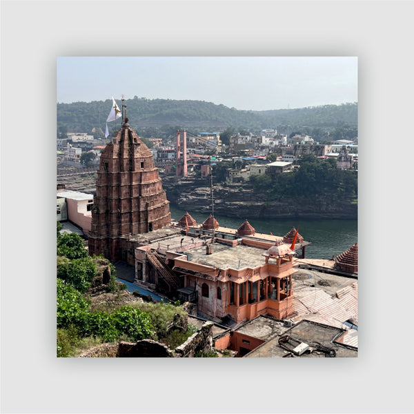 Smaran Omkareshwar Jyotirlinga Wooden Fridge Magnet | River Island Temple Illustration | 3x3 Inch Spiritual Refrigerator Decor for Home Kitchen & Gift