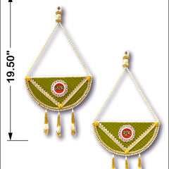 Decorative hanging items with green and gold colors, featuring measurements on a white background.